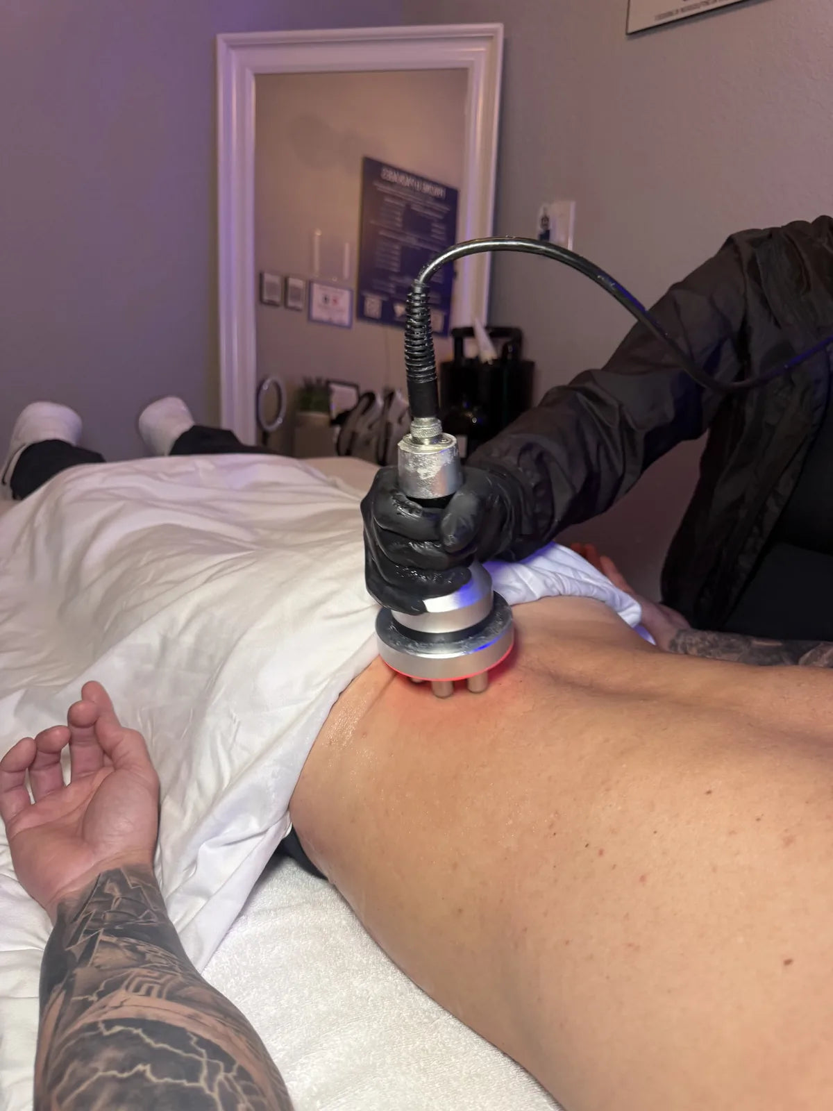 Close-up of the InstaSculpting applicator handpiece during a session